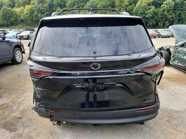 2023 TOYOTA SIENNA XSE / XLE