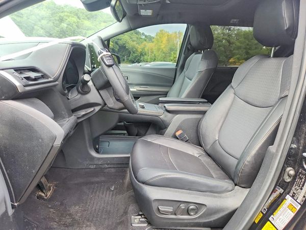 2023 TOYOTA SIENNA XSE / XLE