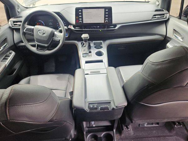 2023 TOYOTA SIENNA XSE / XLE