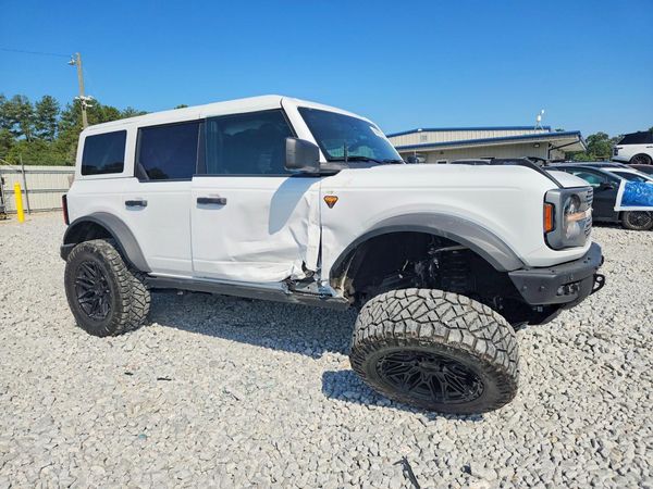 2026 FORD BRONCO — Passenger 3/4