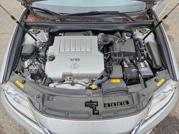 2014 LEXUS ES 350 — Engine bay