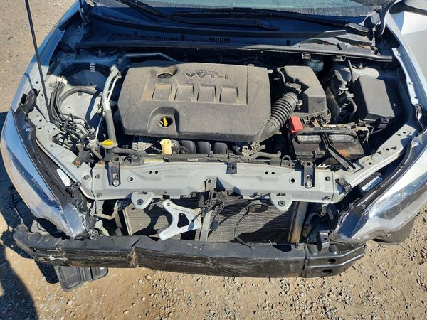 2015 TOYOTA COROLLA L/LE — Engine bay