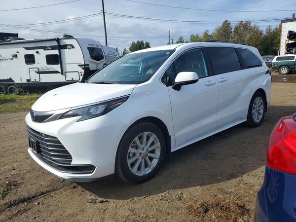 2025 TOYOTA SIENNA — DSFA — Front 3/4