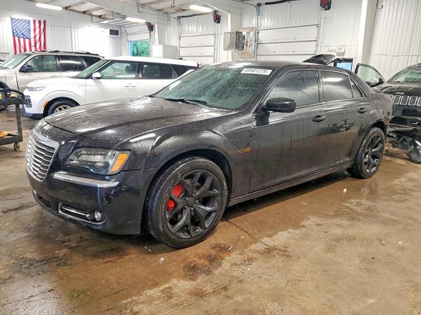 2014 CHRYSLER 300 — Front 3/4