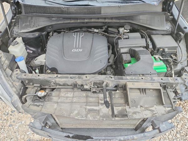 2016 KIA SORENTO — Engine bay