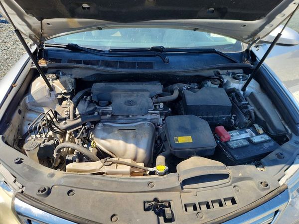 2013 TOYOTA CAMRY — Engine bay