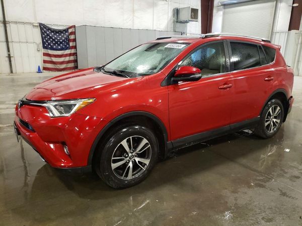 2017 TOYOTA RAV4 — Front 3/4