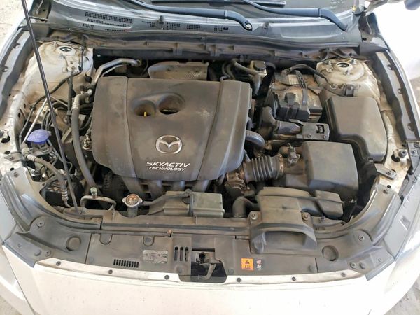 2014 MAZDA 3 Grand Touring/GT — Engine bay
