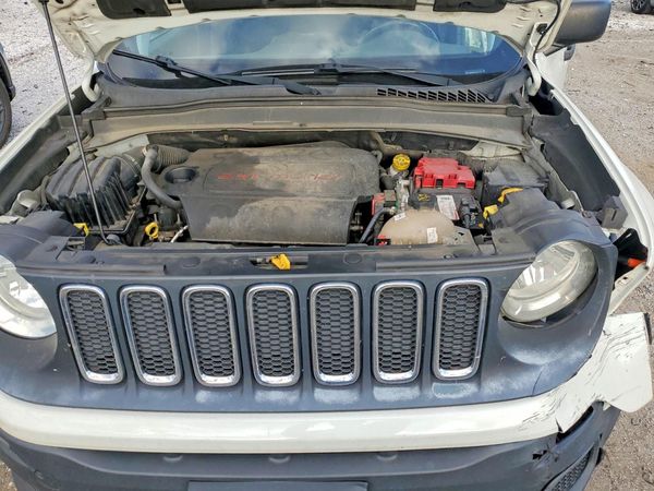 2018 JEEP RENEGADE Sport — Engine bay