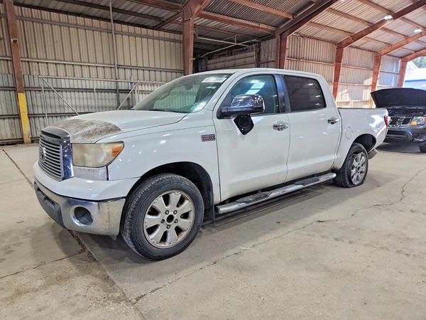 2013 TOYOTA TUNDRA Limited — Front 3/4