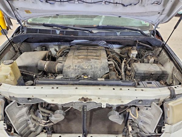 2013 TOYOTA TUNDRA Limited — Engine bay