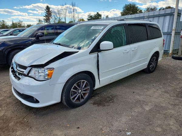 2017 DODGE GRAND CARAVAN SE, SXT, Express — Front 3/4
