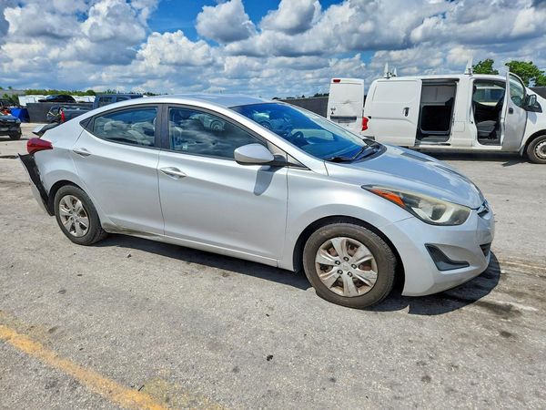 2016 HYUNDAI ELANTRA — Passenger 3/4