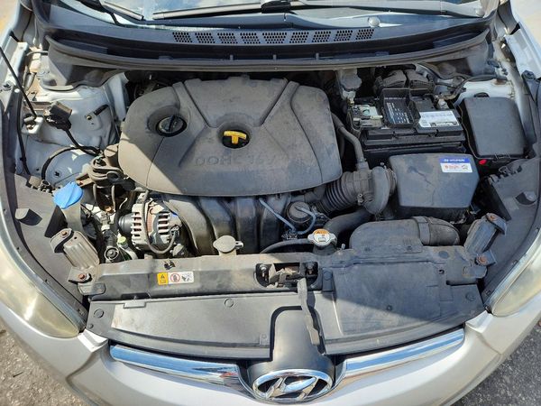 2016 HYUNDAI ELANTRA — Engine bay