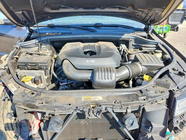 2015 JEEP GRAND CHEROKEE — Engine bay