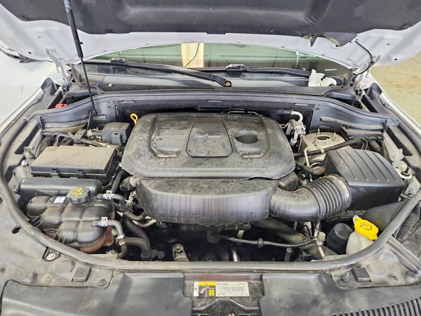 2019 DODGE DURANGO — Engine bay