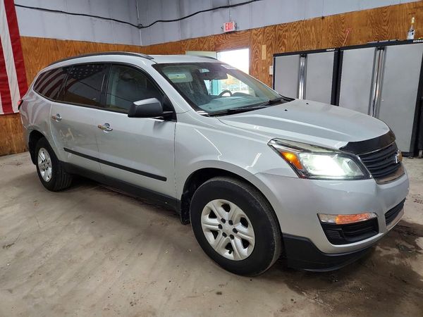 2016 CHEVROLET TRAVERSE LS — Passenger 3/4