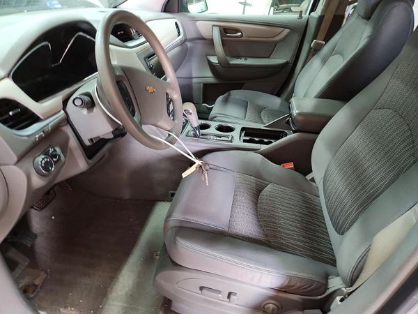 2016 CHEVROLET TRAVERSE LS — DENT