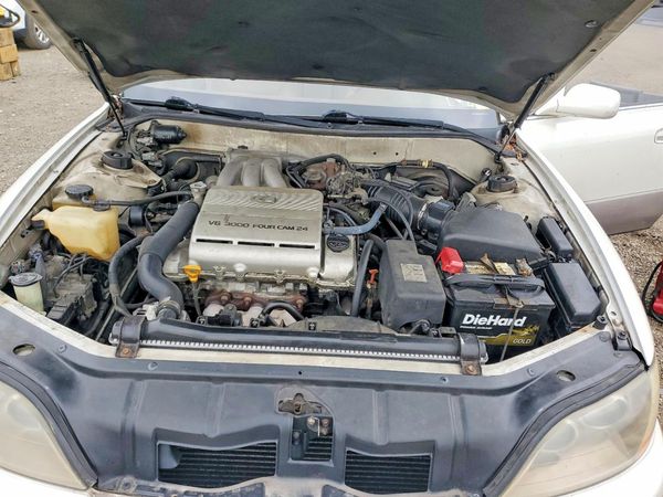 2015 LEXUS ES 300 — Engine bay