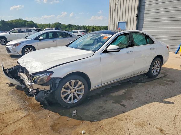 2017 MERCEDES-BENZ E-CLASS E300-4M — Front 3/4