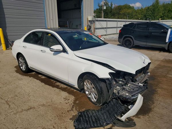 2017 MERCEDES-BENZ E-CLASS E300-4M — Passenger 3/4