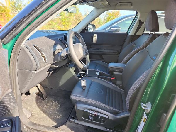 2026 MINI COUNTRYMAN — DENT