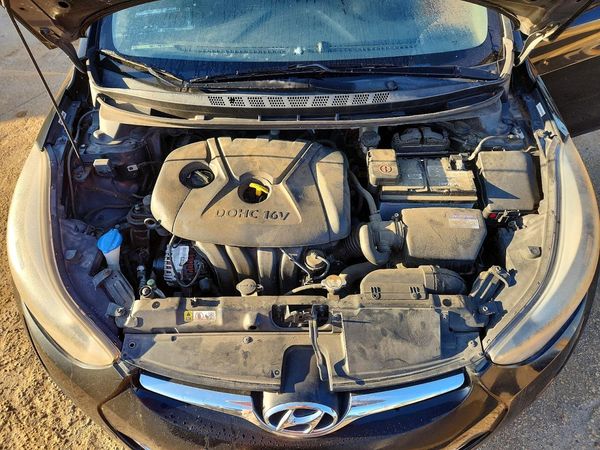 2014 HYUNDAI ELANTRA — Engine bay
