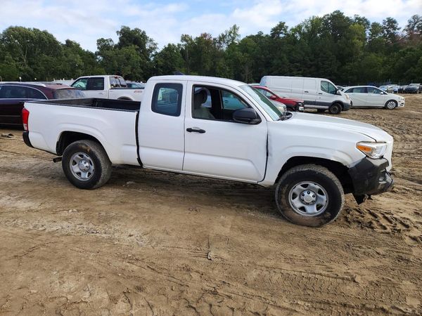 2017 TOYOTA TACOMA SR/SR5 — Passenger 3/4