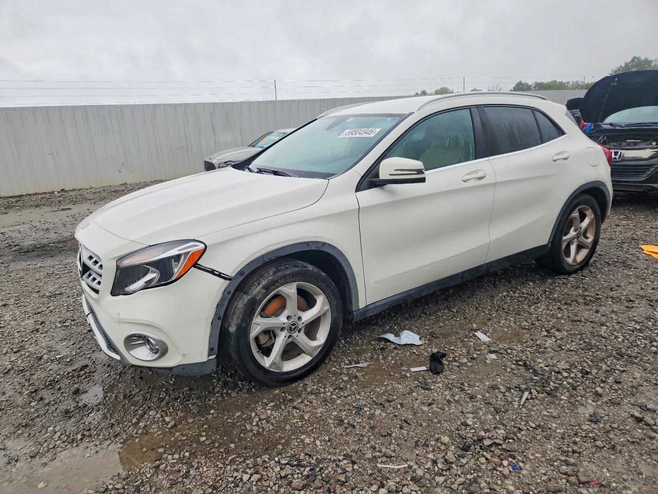 2018 MERCEDES-BENZ GLA-CLASS GLA250 — Front 3/4
