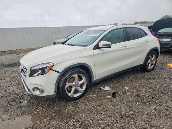 2018 MERCEDES-BENZ GLA-CLASS GLA250 — Front 3/4