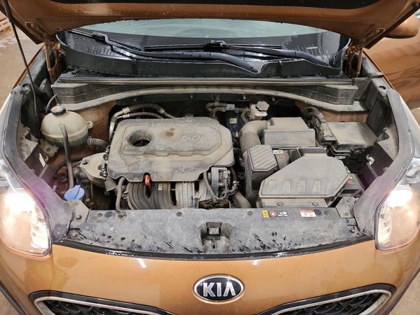 2020 KIA SPORTAGE LX — Engine bay