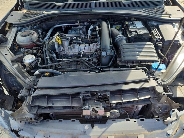 2019 VOLKSWAGEN JETTA — Engine bay