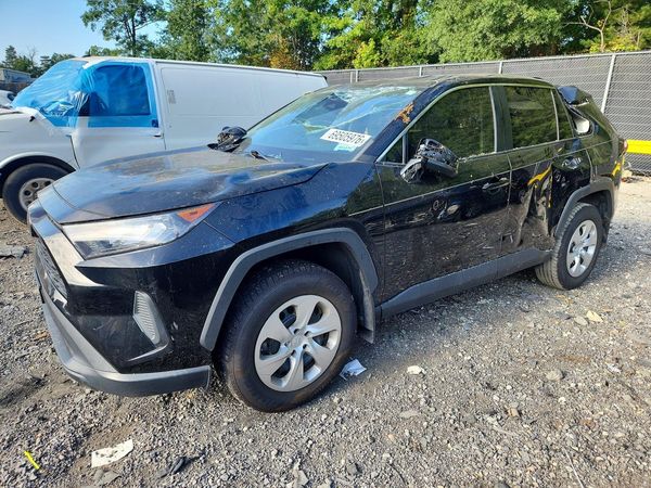 2022 TOYOTA RAV4 — Front 3/4
