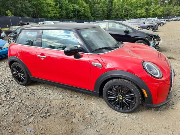 2023 MINI COOPER — Passenger 3/4