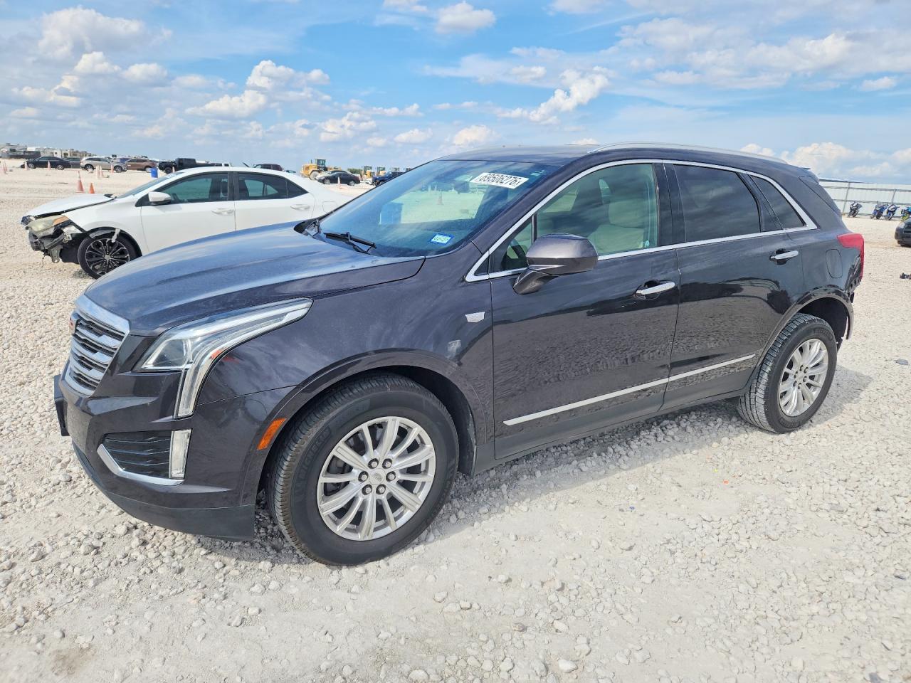 2017 CADILLAC XT5 — Front 3/4