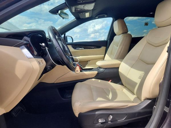 2017 CADILLAC XT5 — DENT