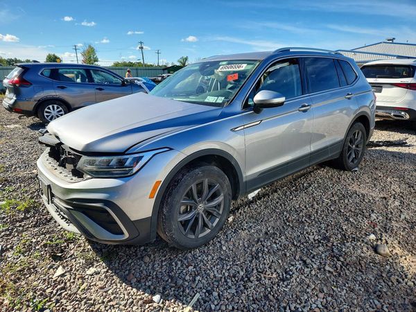 2023 VOLKSWAGEN TIGUAN 4Motion SE — Front 3/4