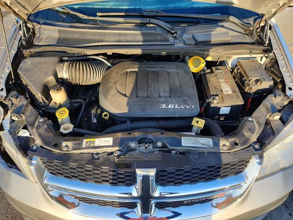 2017 DODGE GRAND CARAVAN SXT — Engine bay