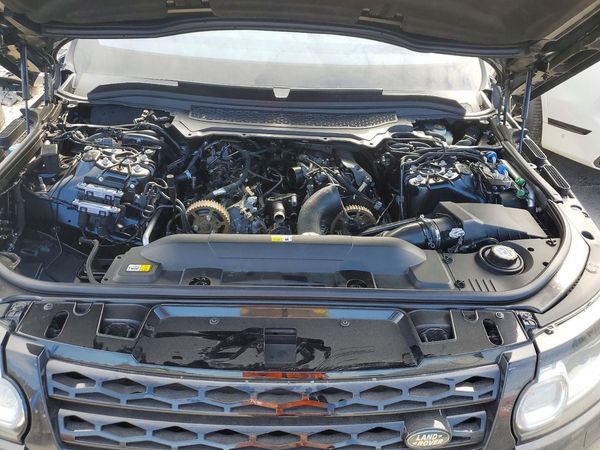 2016 LAND ROVER RANGEROVER HSE — Engine bay