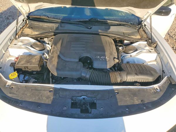 2018 DODGE CHARGER SXT — Engine bay