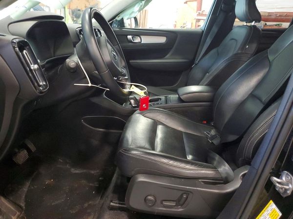 2019 VOLVO XC40 — DENT