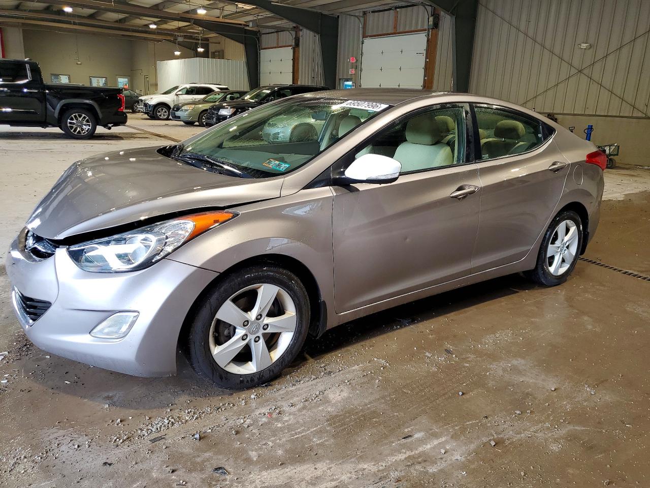 2013 HYUNDAI ELANTRA — Front 3/4