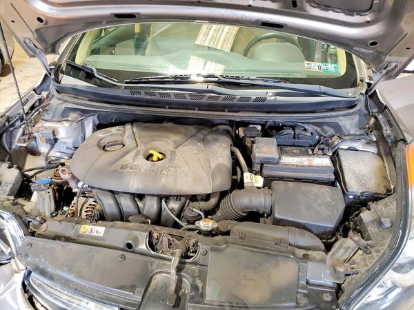 2013 HYUNDAI ELANTRA — Engine bay
