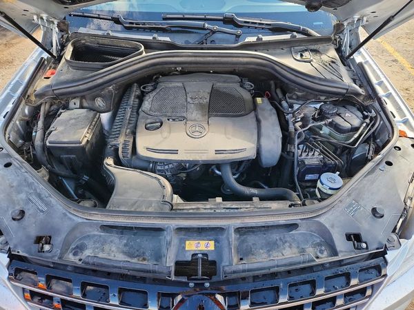 2013 MERCEDES-BENZ ML — Engine bay