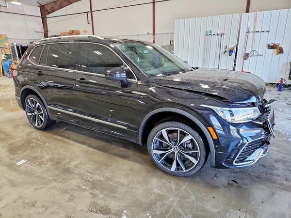 2022 VOLKSWAGEN TIGUAN — Passenger 3/4