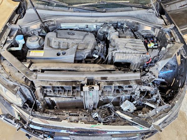 2022 VOLKSWAGEN TIGUAN — Engine bay