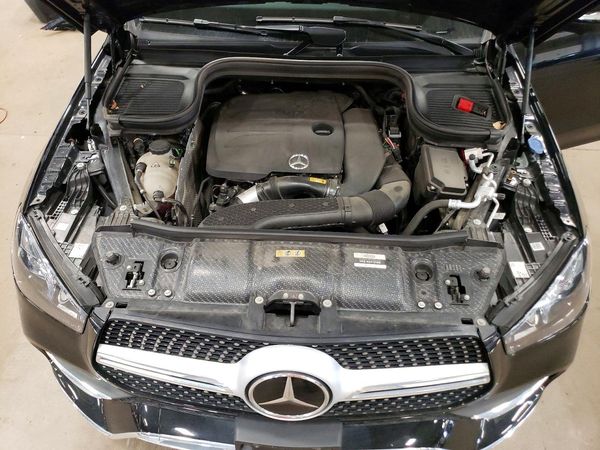 2022 MERCEDES-BENZ GLE — Engine bay