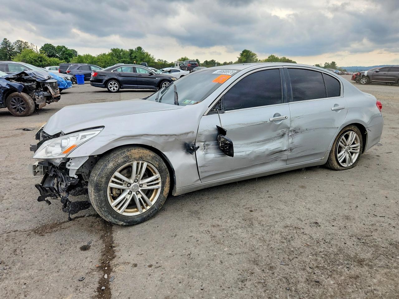2013 INFINITI G37 — Front 3/4