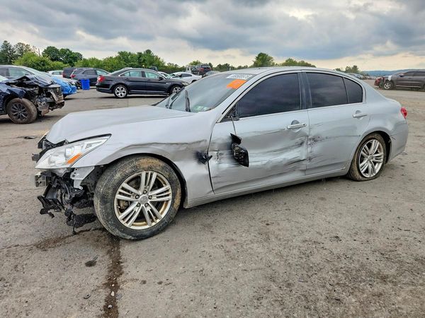 2013 INFINITI G37 — Front 3/4
