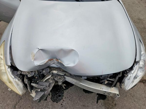 2013 INFINITI G37 — Engine bay